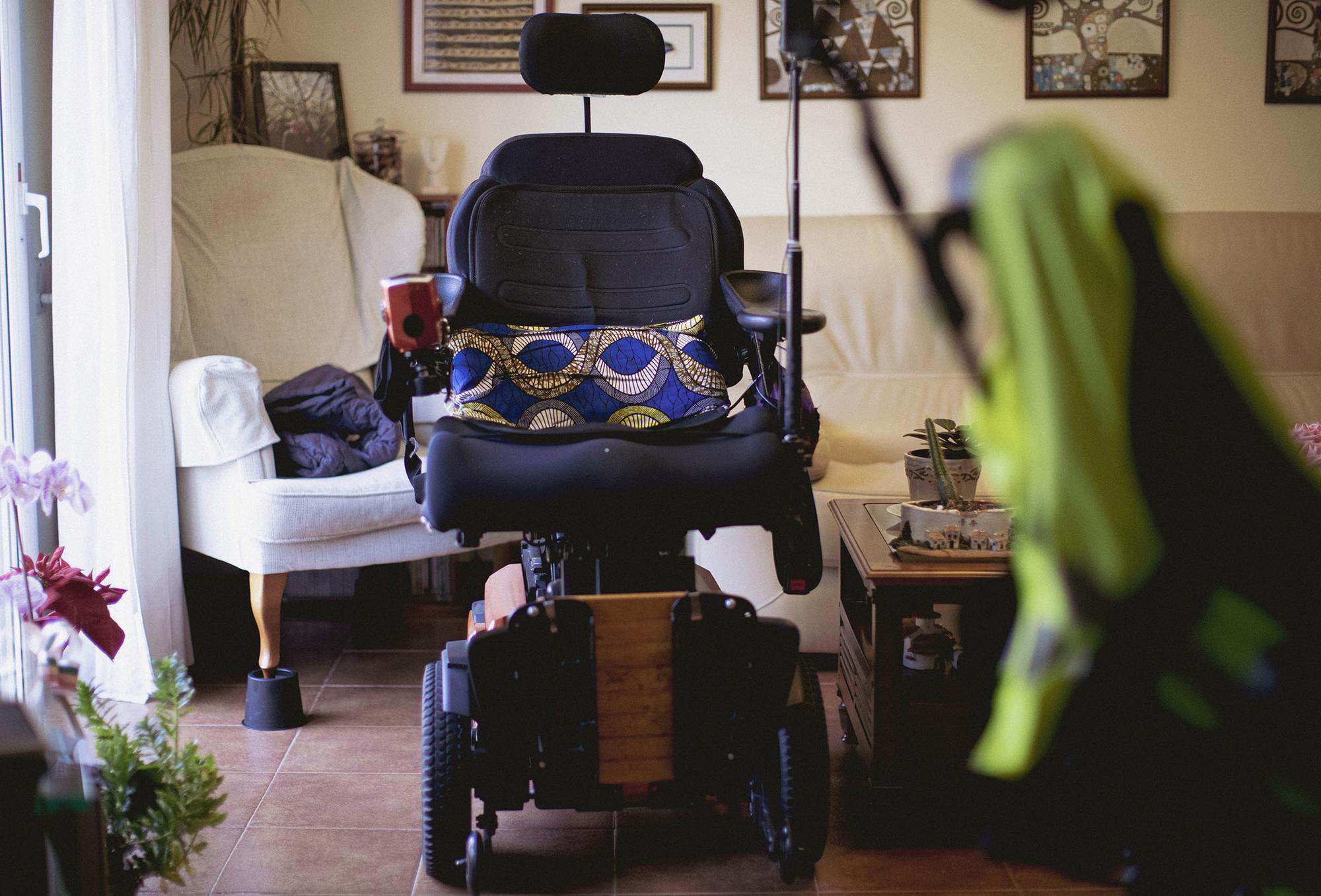 La silla de ruedas del científico David Riaño